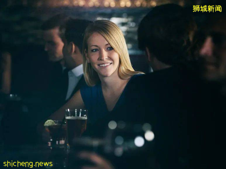 太瘋狂了!新加坡一男子迷戀中國酒吧女,求愛不得跳樓又放火