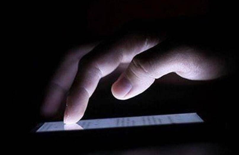 女傭新加坡拍攝老翁洗澡引熱議,或限制女傭用手機