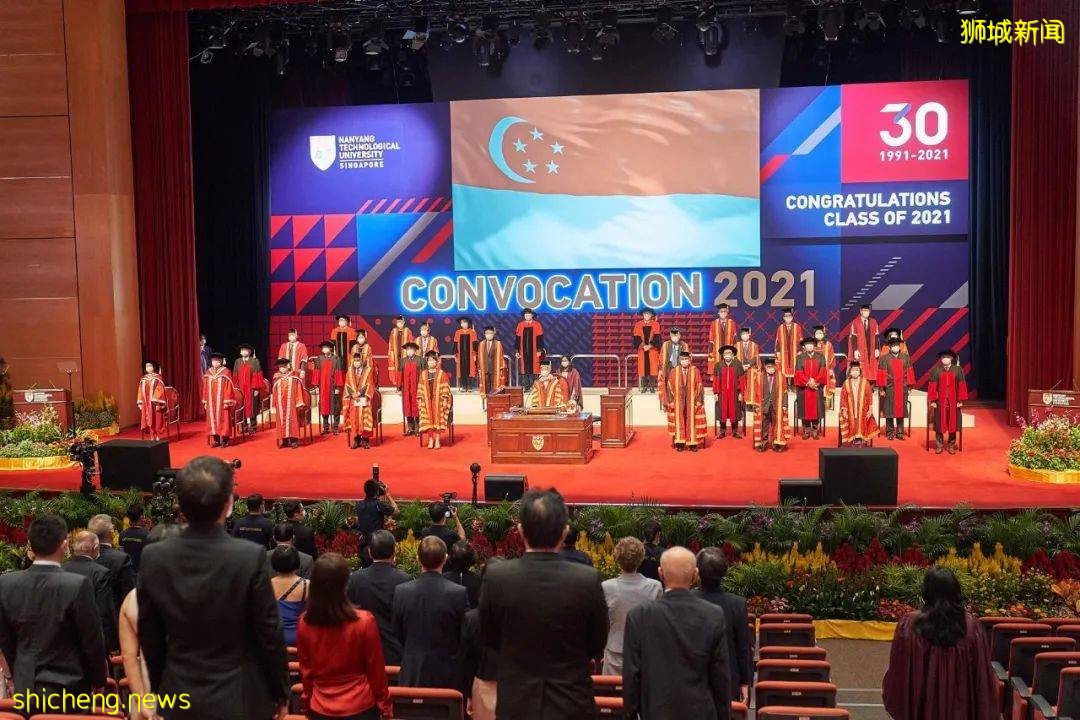 南洋理工大學舉行2021屆線下畢業典禮，新加坡總統出席