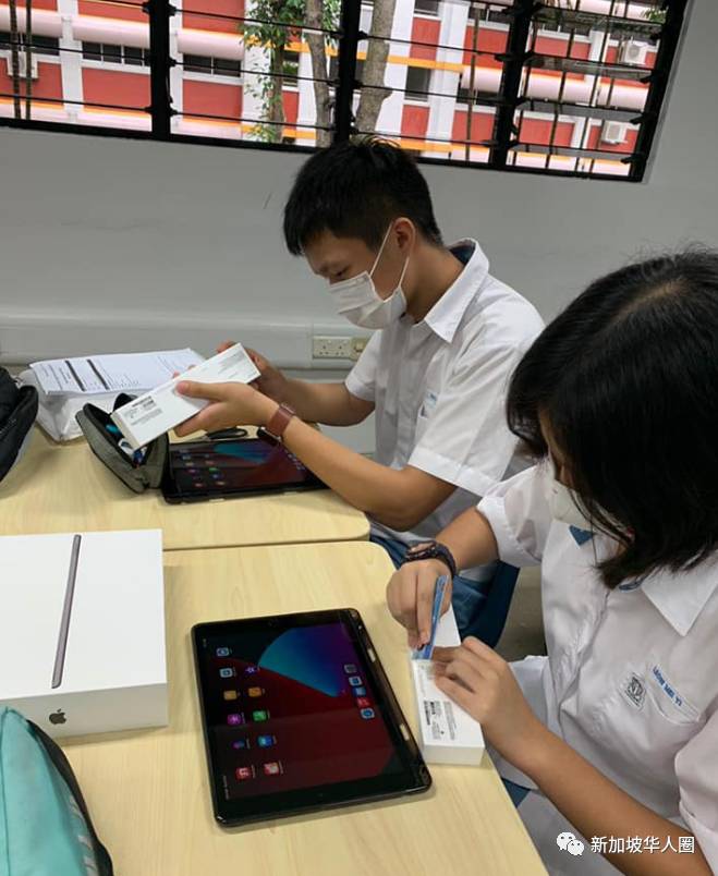 新加坡宣布，今年起所有中學生將獲得全新的蘋果筆記本電腦或平板