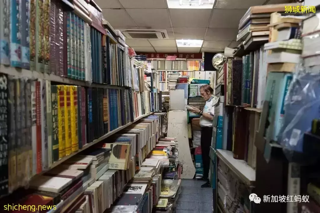 【世界讀書日】新加坡這家“書山書海”的店藏著一位最懂書的老板