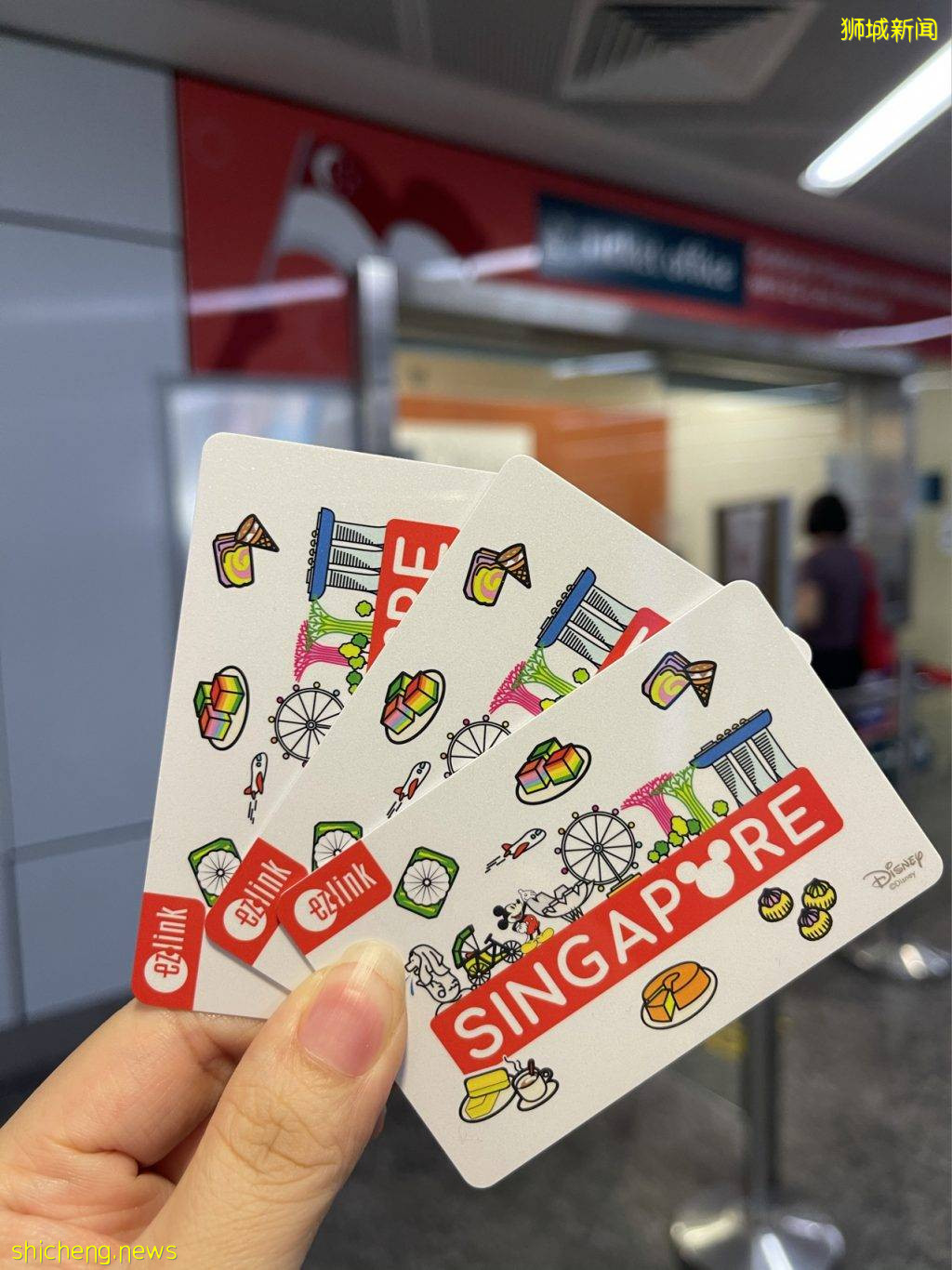 EZ Link特别推出米奇老鼠限定卡🙌全岛热卖中、售价$12💰Mickey Loves SG带你玩遍新加坡🇸🇬 