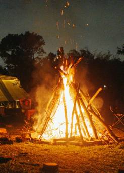 保证你没见过!新加坡2天1夜蒙古包露营,篝火点起来