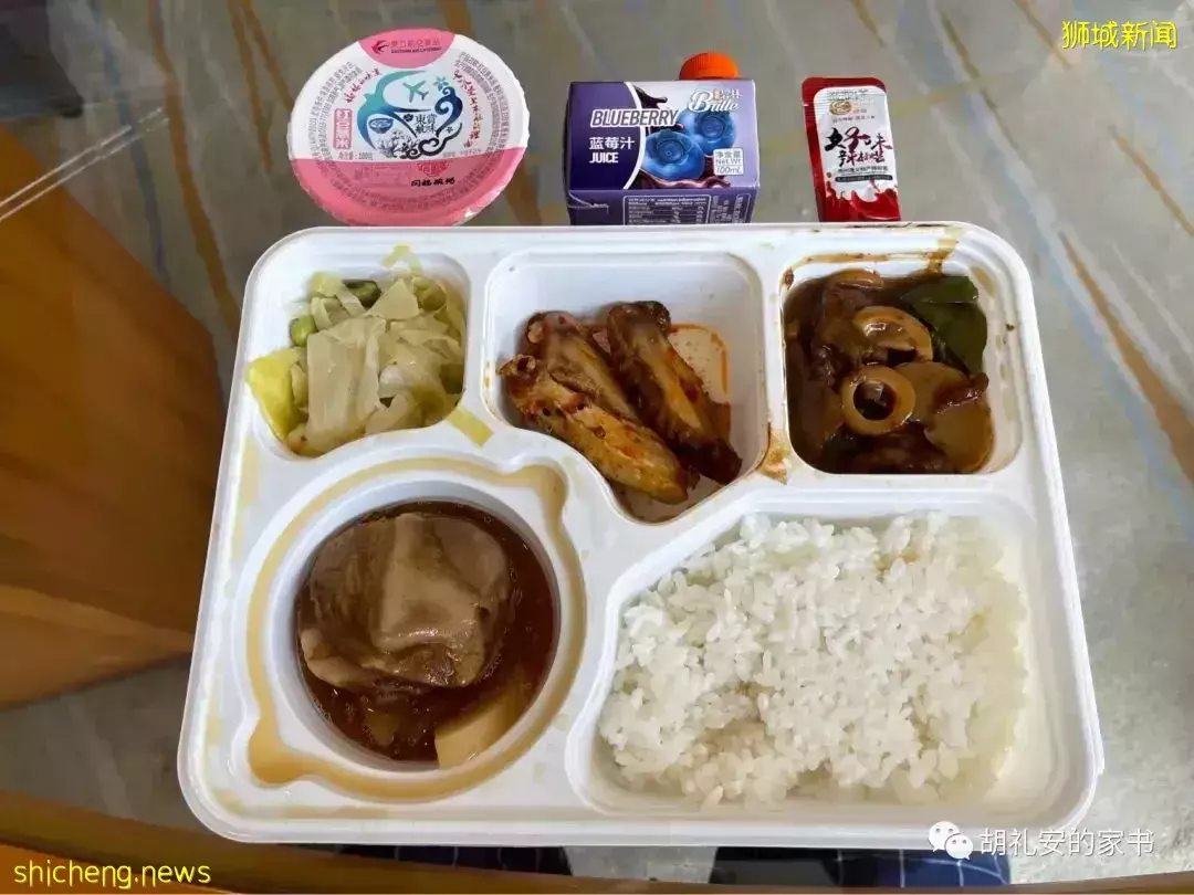 “从新加坡回到上海,封锁一再延长,我被卷入了这场前所未有的大事件”