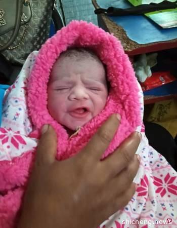 ◤肺炎疫情◢爸爸醒了耶！昏迷中儿子出世 客工奋战2个月 渐好转