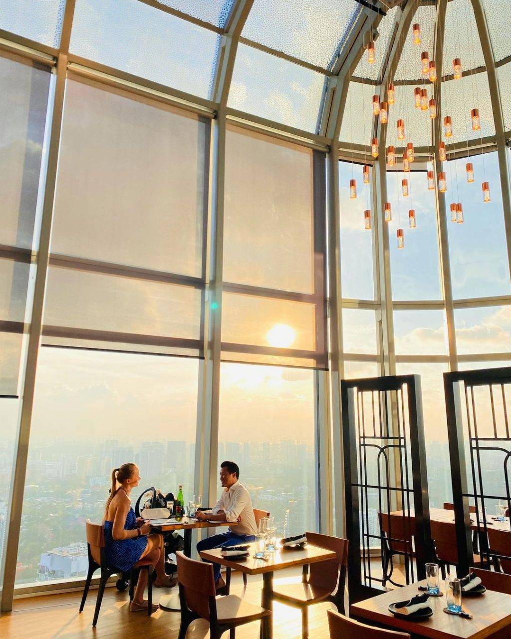俯瞰不夜城✨ 精选新加坡5大高空餐厅！充满小情调的约会/聚餐圣地🍴 浪漫夜景都在这里
