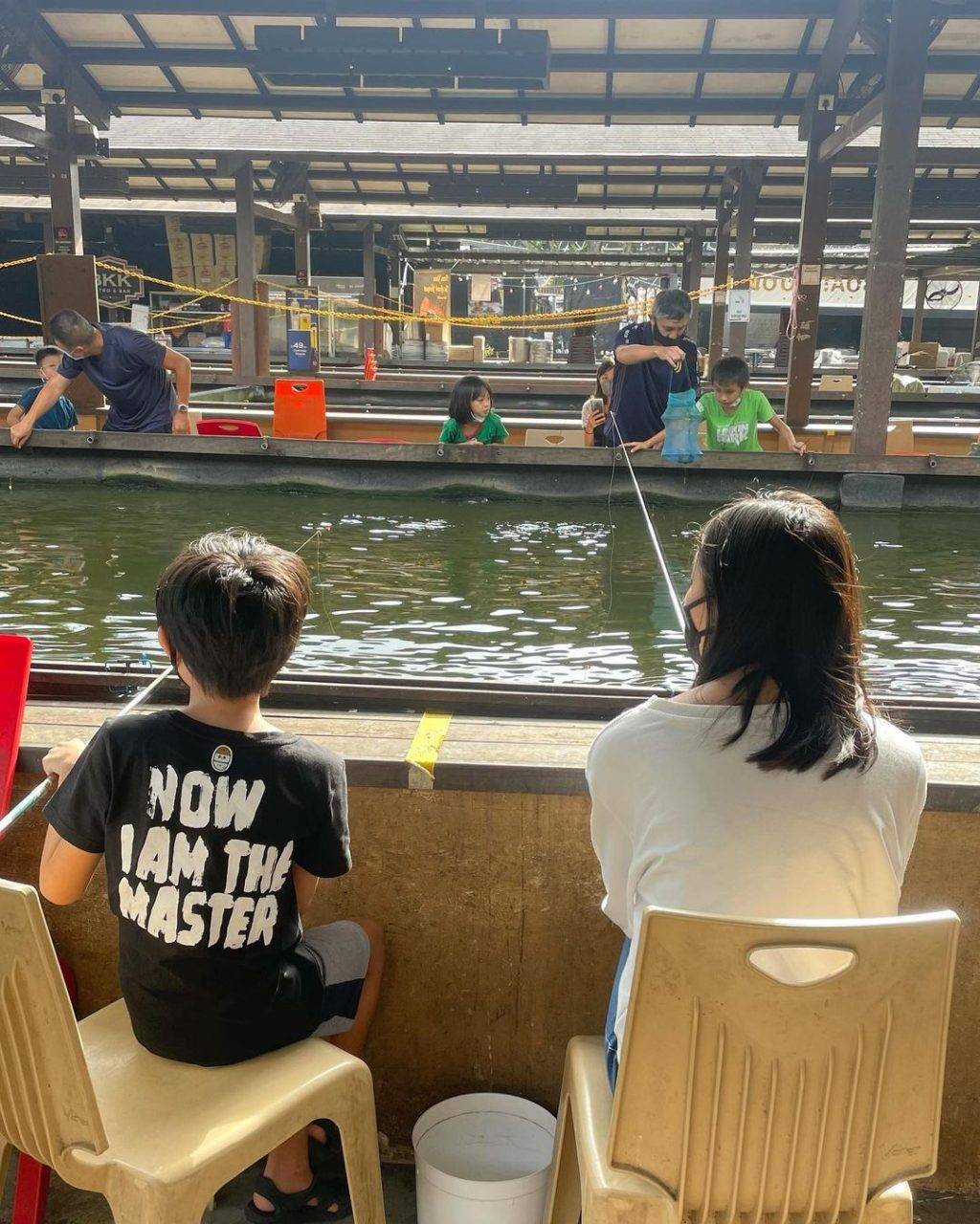 新加坡“垂釣”中心，釣蝦、魚、蟹好去處🐟🦐🦀️ 現釣現烤現吃+冷氣房釣蝦+24小時營業