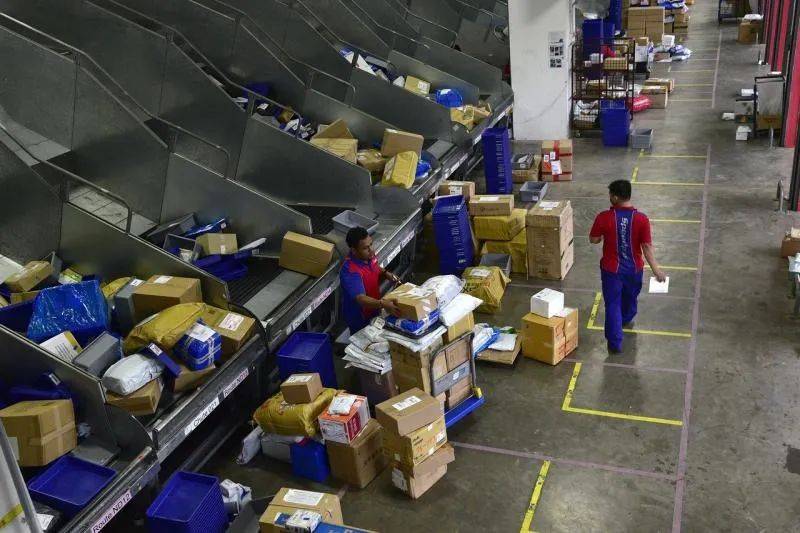 受疫情影響，新加坡飛往英國的航班暫停，新加坡郵政暫停所有寄往英國的航空郵件
