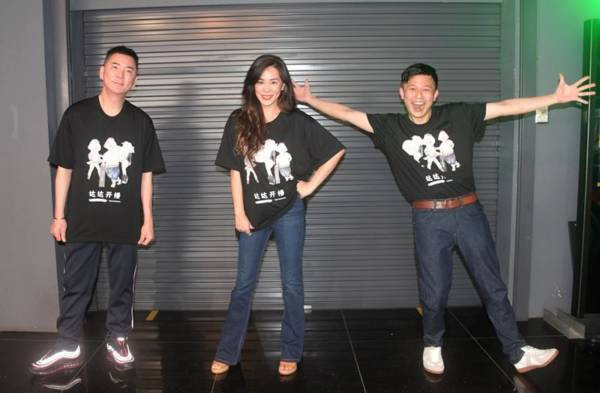 直播市场潜力大 谢韵仪签网红当保姆 