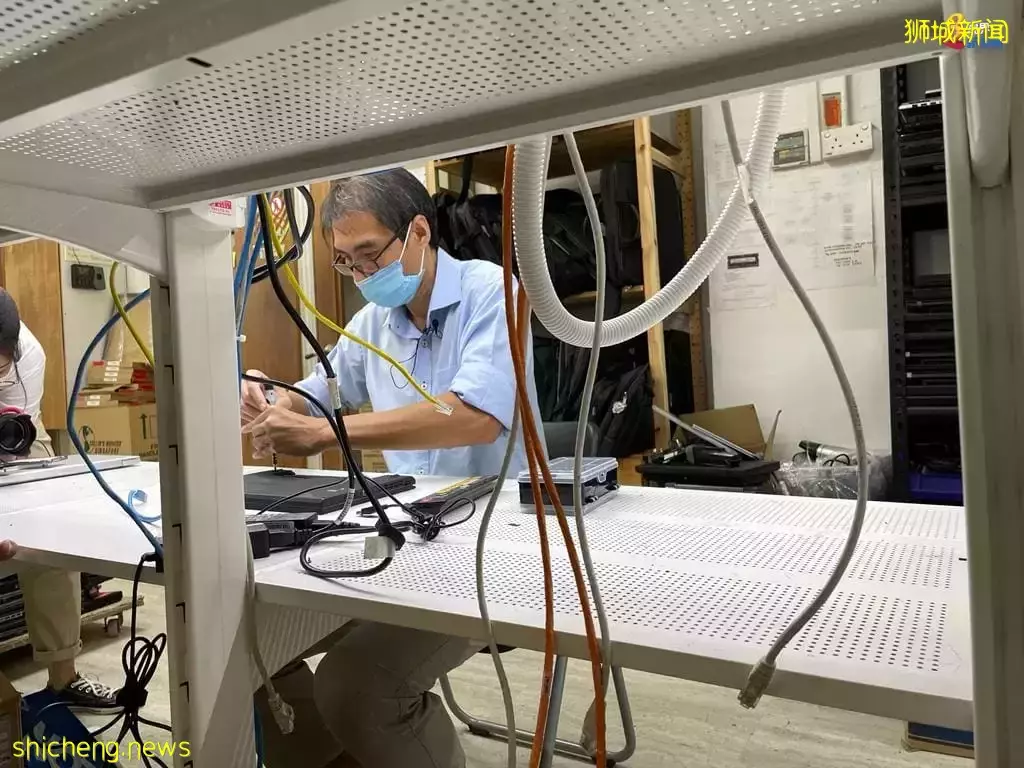 保安人员翻新二手电脑 环保助人学新技能一举三得