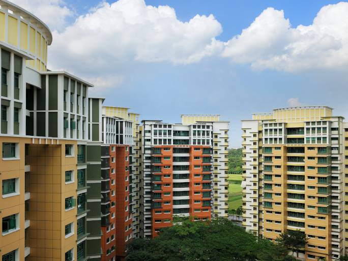 居民控诉:“我家组屋外墙被刷成大红色,看着太烧心了!”