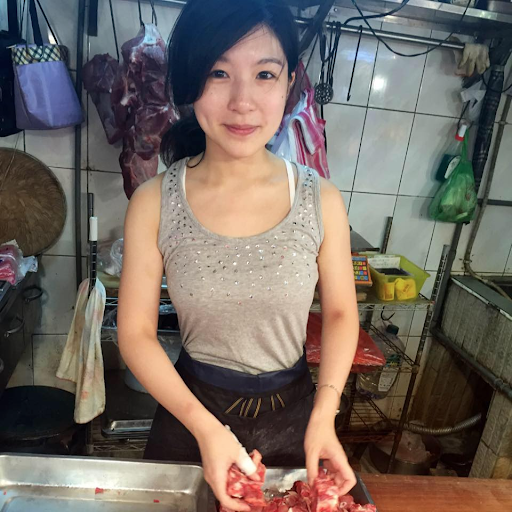 美女放弃银行工作改卖猪肉　网上全程直播大受欢迎