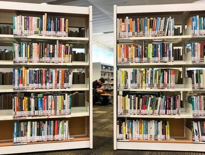 新加坡图书馆自10月20日起放宽条例，延长访客逗留时间，鼓励民众提前预约进馆