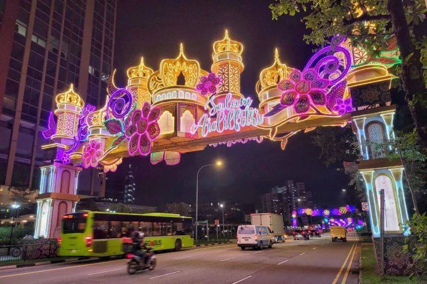 新加坡芽笼士乃开斋节亮灯啦！璀璨灯光将点亮开斋月的每一晚
