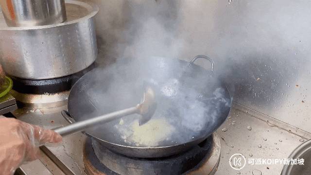 人均$20不到的火鍋+炒菜自助!任點任吃,吃到扶牆出