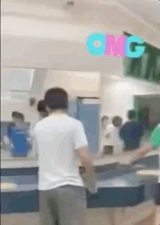 新加坡這所頂級名校，發生了激烈的衛生間大戰