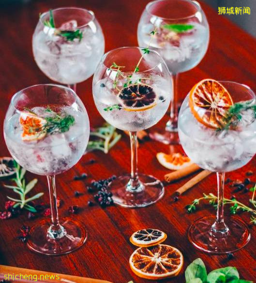 宅家也能享受地道韩式料理和可口调酒,随时下单立刻外送到你家