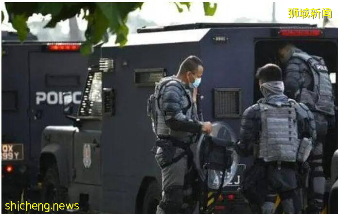 新加坡镇暴警察围堵客工宿舍!官方回复:客工有攻击性行为