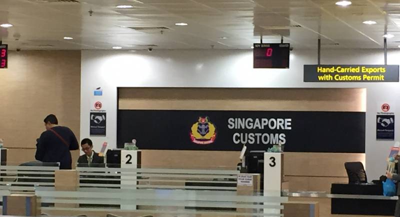 “入境新加坡时撒了个小谎，怎么一万新币就没了？！”