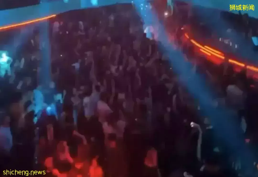 實拍新加坡夜店人浪起伏大狂歡，他爲挂花場女郎豪撒錢！下周病例一天2萬