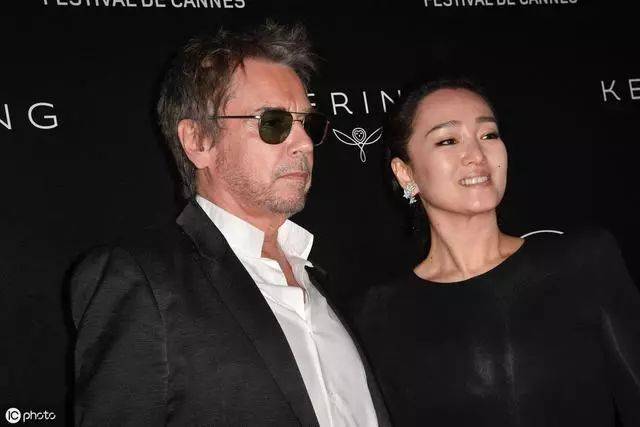 新加坡烟草大王黄和祥,破产之后靠巩俐养