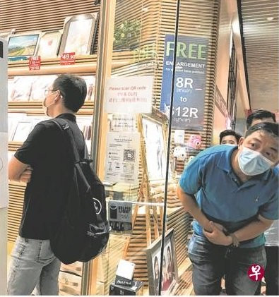 狮城相馆可更新大马护照? 经理澄清:助上网申请非代理