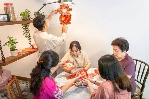 贫苦家庭出身,却在新加坡找到富二代马来族老公