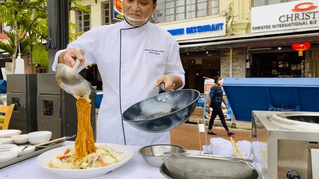 狮城港式粤菜四大名厨之一,坐镇新加坡河畔20年老字号,为你带来惊喜和福利