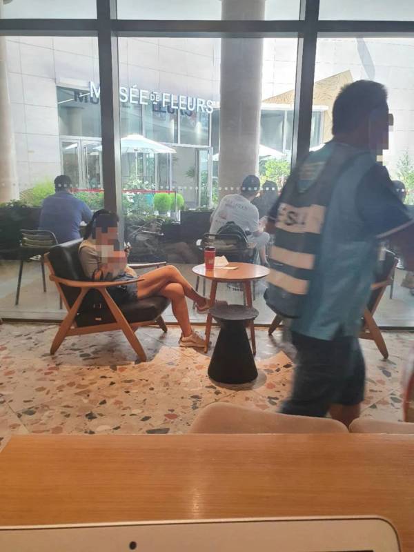 外賣員敢嗆顧客?中新外賣員真實生存狀態對比