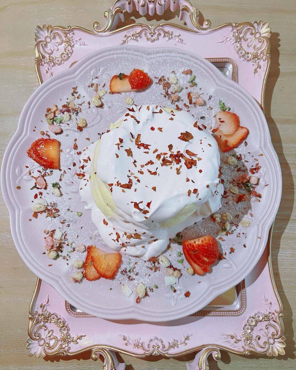 粉色浪潮預警💟新晉網美咖啡館A Beautiful Day Cafe🌹夢幻打卡角落、現烤舒芙蕾,接受甜蜜暴擊✨