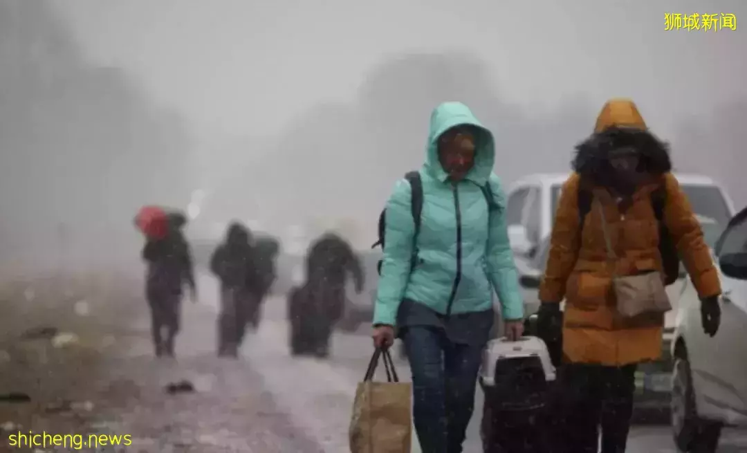 眼前爆炸!新加坡男子逃出乌克兰:“我做好自卫杀人准备”