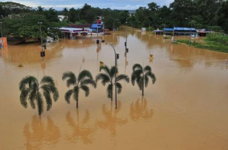 新增1例累计58020例,由于倾盆大雨新加坡多个地点有发生山洪暴发的风险