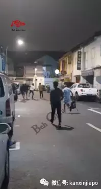 案发现场!新年伊始小印度街头斗殴,花盆、椅子成“武器”