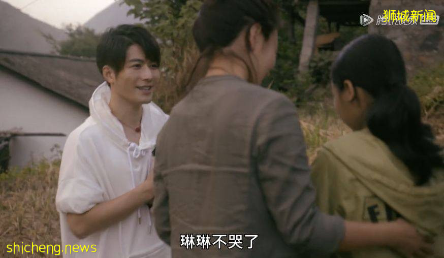 “畢業太早”!新加坡開學第一天,發現同班同學竟是中國男明星