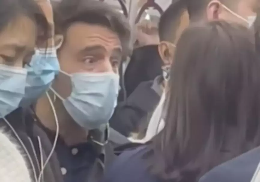 “滾出中國！” 她在深圳地鐵和老外互罵！以前華人被歧視，現輪到老外被怼