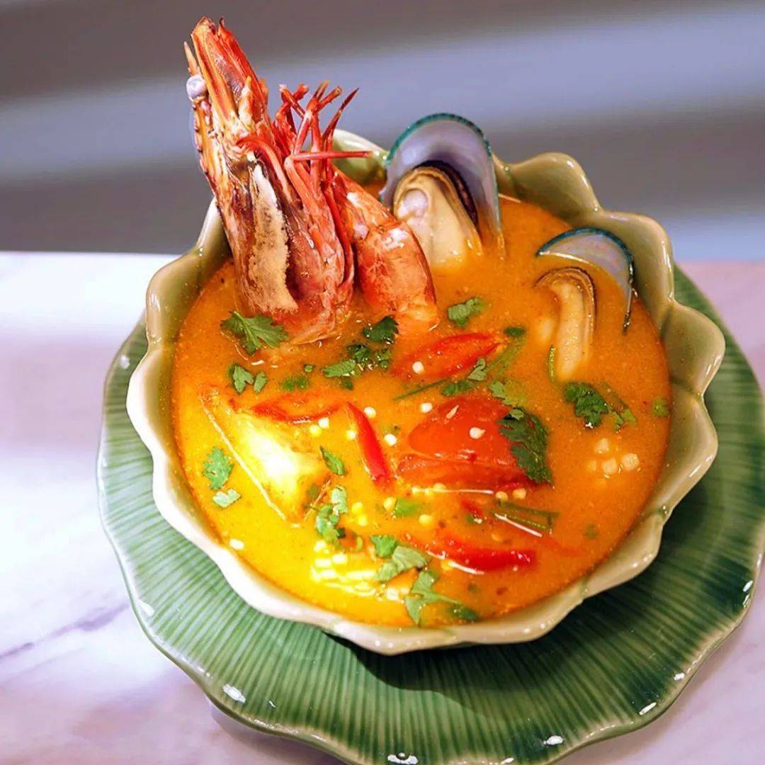 狮城的雨季来一口热辣暖胃的“冬阴功汤”，整个人仿佛回到泰国