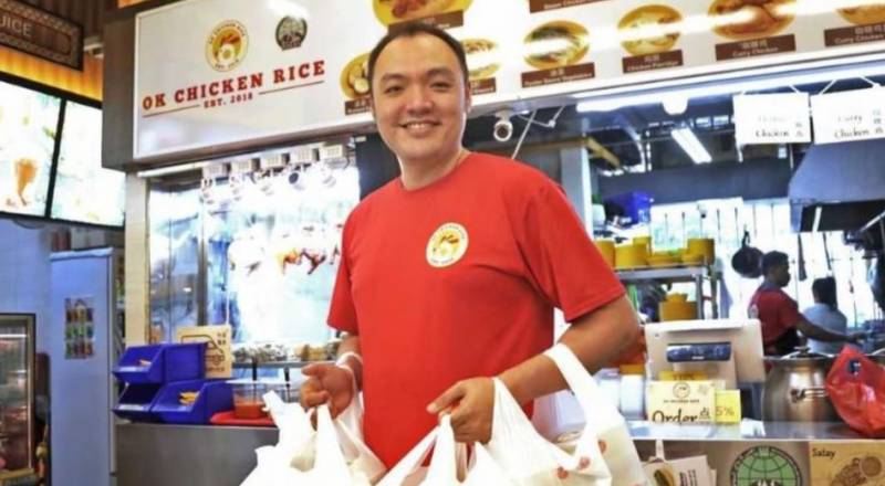 鸡饭摊老板献爱心！每天300份鸡饭送医护人员