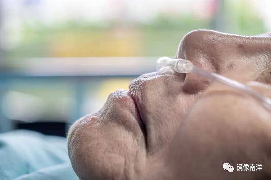 《自然》深度報道：全球新冠死亡率正在下降 原因是什麽