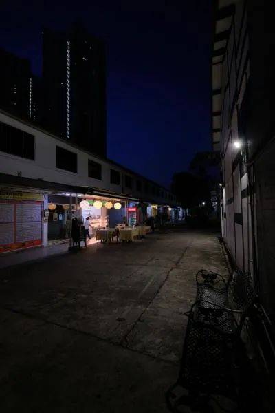 “這裏做的都是熟客，熟到掉下來啦”——逼近搬遷死線的新加坡‘老人區’長啥樣