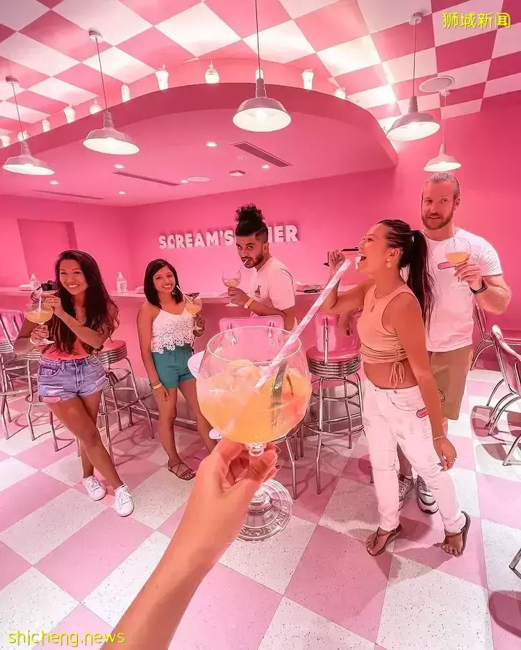 冰淇淋博物馆开启夜间活动!畅吃冰淇淋与品鸡尾酒🍸还有精心准备的小游戏,解锁新玩法🌙