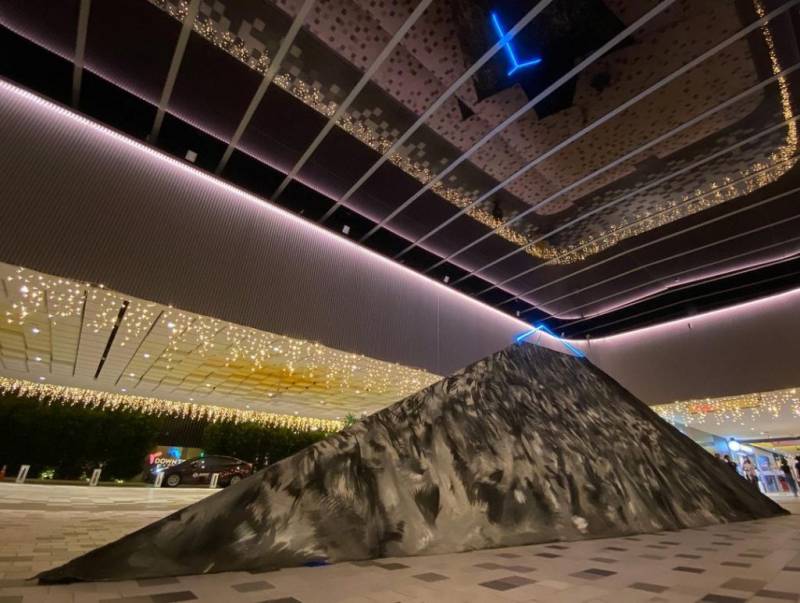 免費入場❤️Downtown East霓虹裝置打卡點，彩虹隧道+夢幻階梯🌈✨倒數迎接聖誕啦！🎄