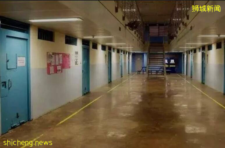 新加坡监狱上演MMA，一囚犯直接被暴揍进ICU