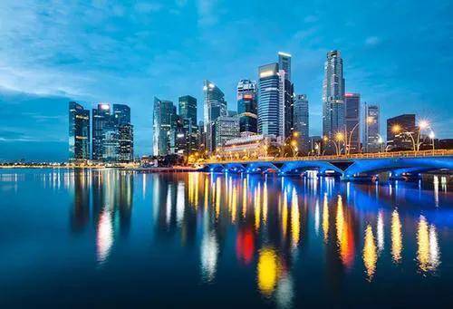 新加坡：护照免签190个国家。我们14个，它的发达超乎想像