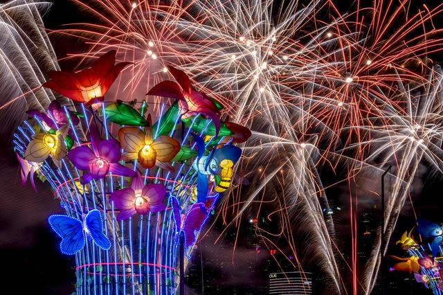 实拍新加坡贺新春节日：烟花从除夕放到第二个月，现场浓浓中国味