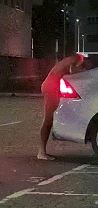 視頻曝光！新加坡這男子一天2次裸奔上街