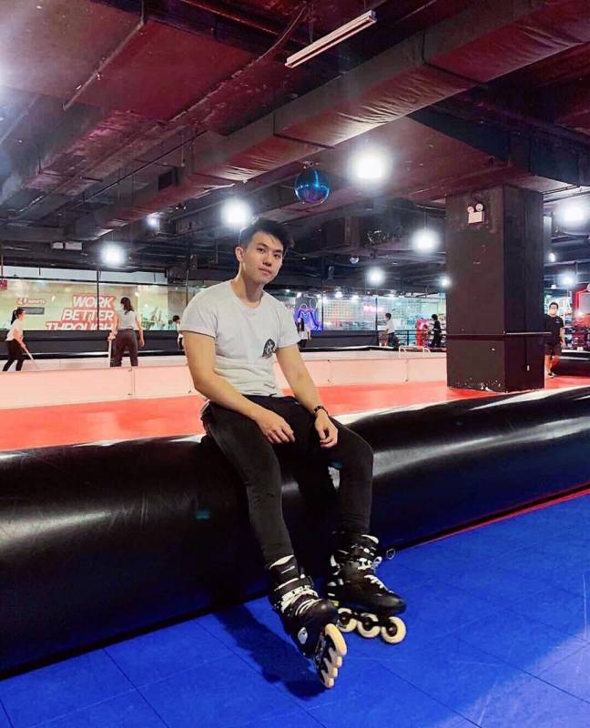 新加坡最大室內旱冰場 “HiRoller” ！💈80、90後的青春、複古迪斯科 + 邊滑邊蹦迪💃🏻🕺🏻