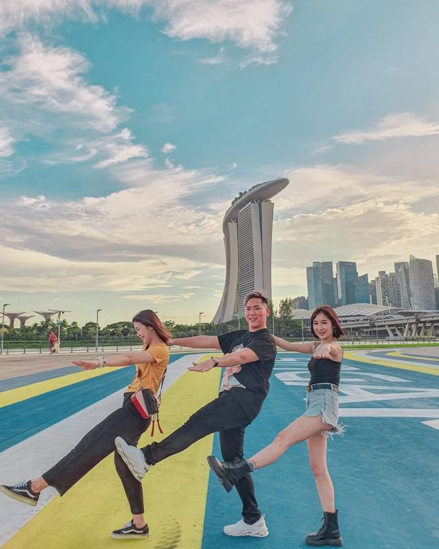 小新最夯网红地!超酷炫新航标志F1跑道