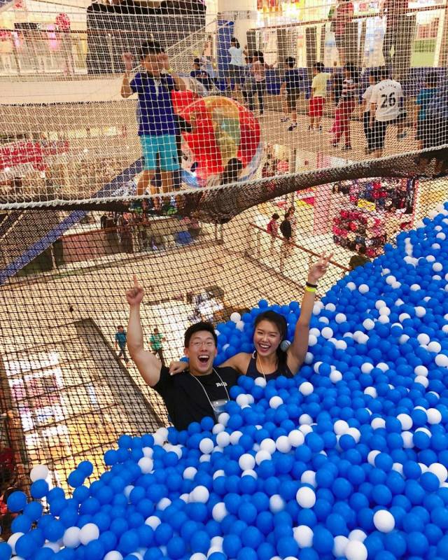 新加坡Airzone全世界首个悬空游乐场🎪 大型空中海洋球 + 网上漫步,好玩到不想回家