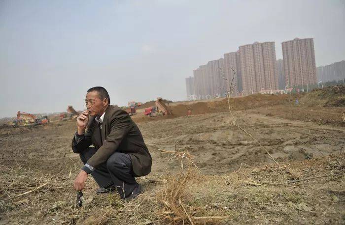 法國女生做這個動作侮辱華人，在新加坡被炮轟！亞洲蹲，一個碾壓歐美的姿勢