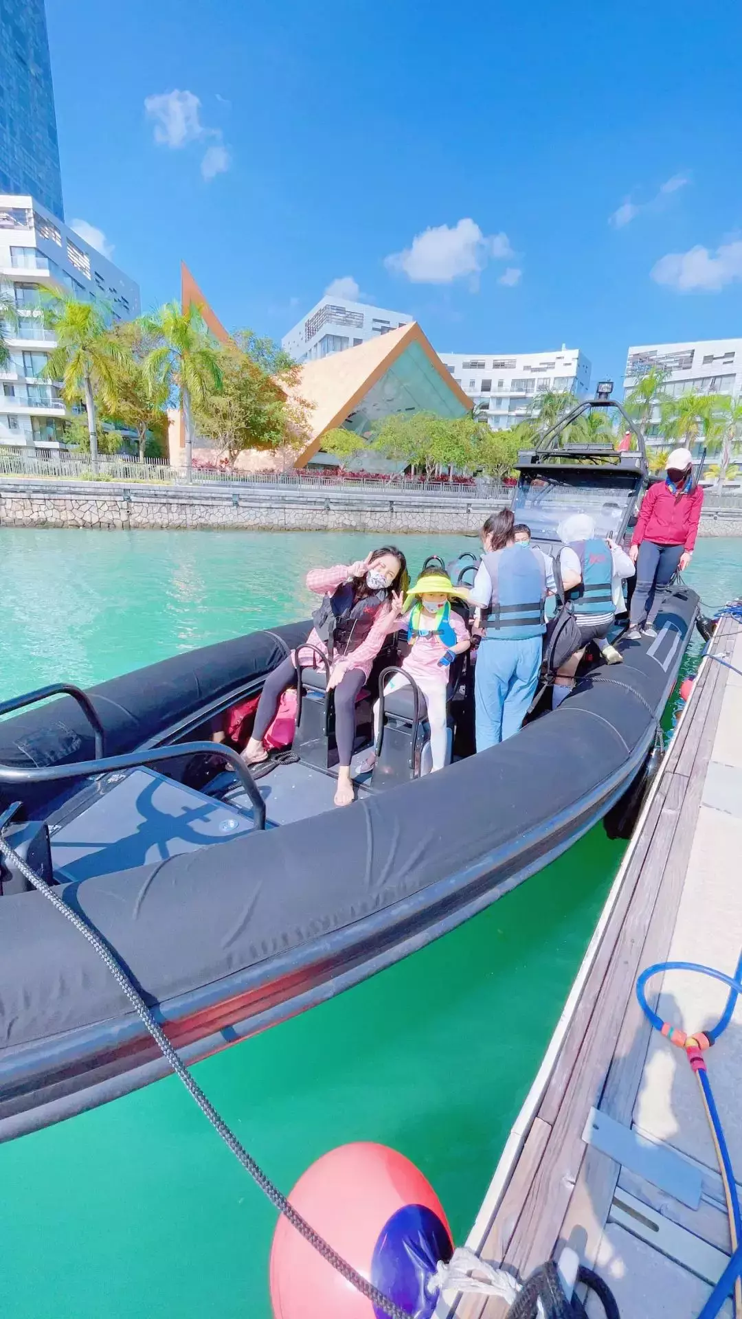 刺激！新加坡最酷的海上运动，1小时乘海军飞艇游5个岛，感觉爽飞了